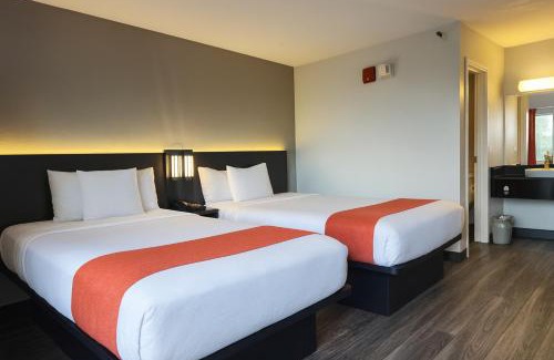 Roseville Hotel | Motel 6-Roseville, MN - Minneapolis North