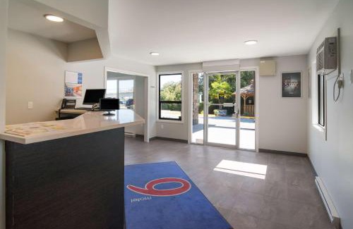 Saanichton Hotel | Motel 6-Saanichton, BC - Victoria Airport