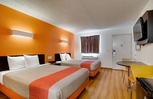 Salina Hotel | Motel 6 Salina, KS