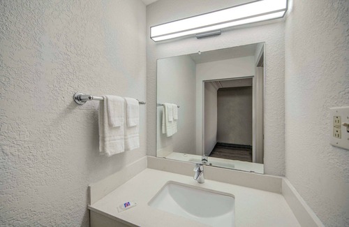 North San Antonio - SAT Hotel | Motel 6 San Antonio, TX – I-35 North Corridor