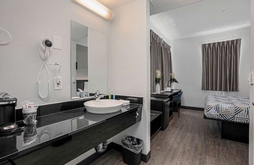 Cortez Hill Hotel | Motel 6 San Diego, CA - Downtown