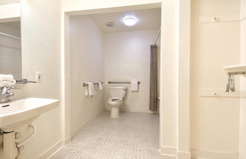 Cortez Hill Hotel | Motel 6 San Diego, CA - Downtown