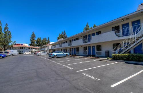 Bonita Hotel | Motel 6-San Dimas, CA - Los Angeles
