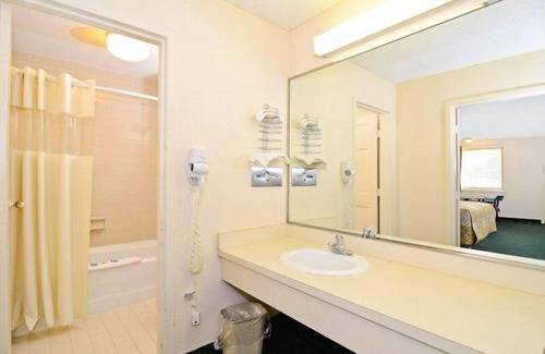 Sandersville Hotel | Motel 6 Sandersville, GA