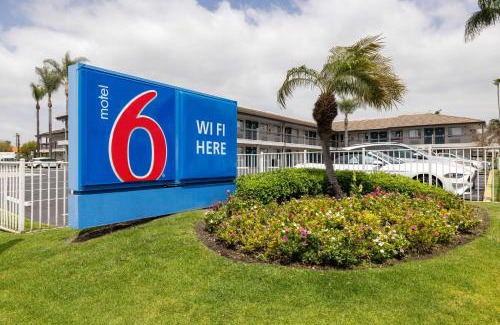 Santa Ana Hotel | Motel 6-Santa Ana, CA