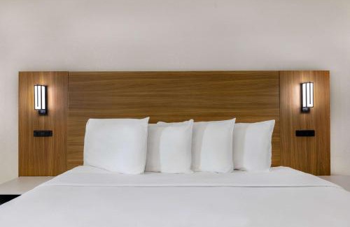 Santa Ana Hotel | Motel 6-Santa Ana, CA
