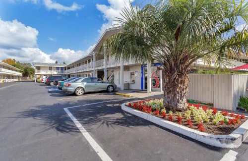 Santa Rosa Hotel | Motel 6 Santa Rosa - South
