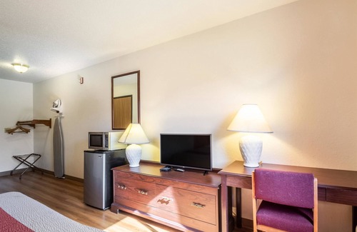 Saukville Hotel | Motel 6 Saukville, WI