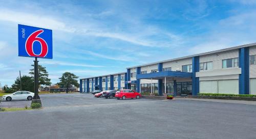 Algoma District Hotel | Motel 6 Sault Ste. Marie, ON