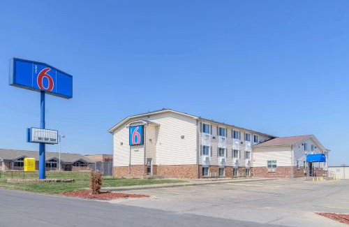 Sedalia Hotel | Motel 6-Sedalia, MO