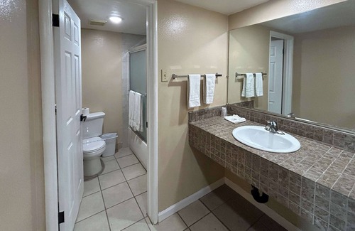 Selma Hotel | Motel 6 Selma, CA