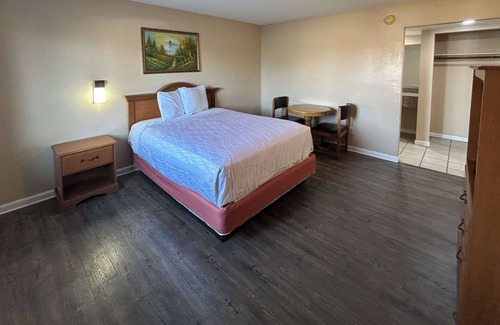 Selma Hotel | Motel 6 Selma, CA