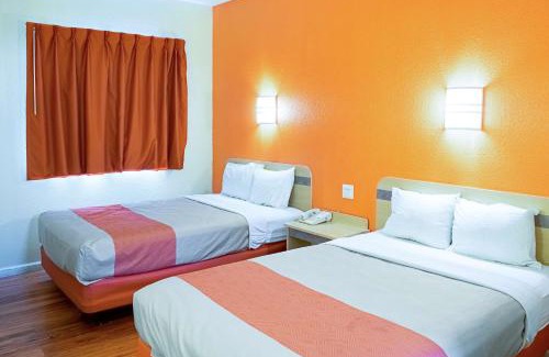 Hayden Hotel | Motel 6-Seymour, IN - North