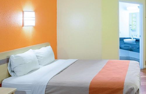 Hayden Hotel | Motel 6-Seymour, IN - North