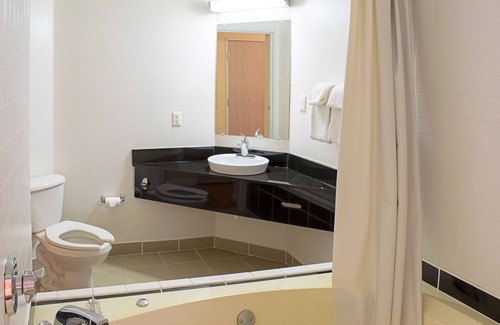 Seymour Hotel | Motel 6 Seymour, IN - North
