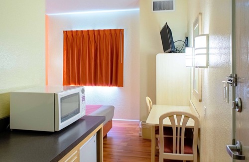 Seymour Hotel | Motel 6 Seymour, IN - North