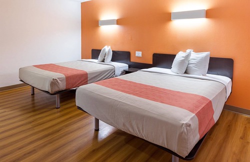 Sidney Hotel | Motel 6 Sidney, OH