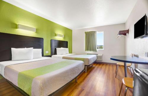 Tyrone Hotel | Motel 6-Silver City, NM