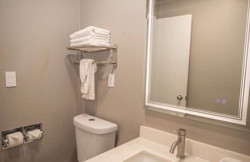 Soledad Hotel | Motel 6 Soledad, CA