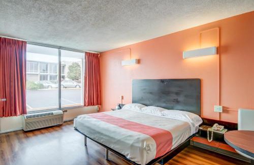 Somerset Hotel | Motel 6-Somerset, KY