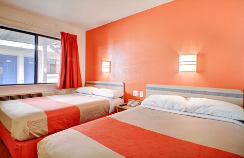 Southington Hotel | Motel 6 Southington, CT - Hartford