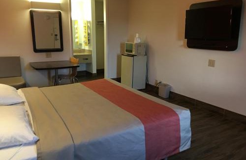 Staunton Hotel | Motel 6-Staunton, VA