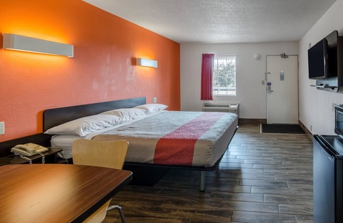 Staunton Hotel | Motel 6 Staunton, VA