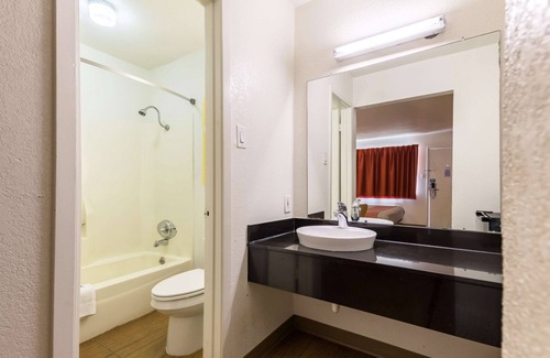 Stephenville Hotel | Motel 6 Stephenville, TX