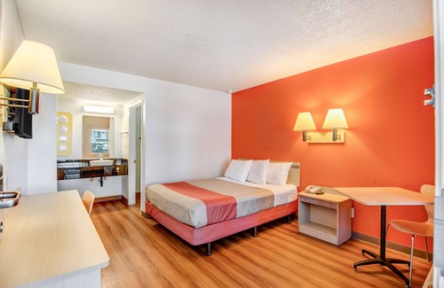 Stockton Hotel | Motel 6 Stockton, CA - North