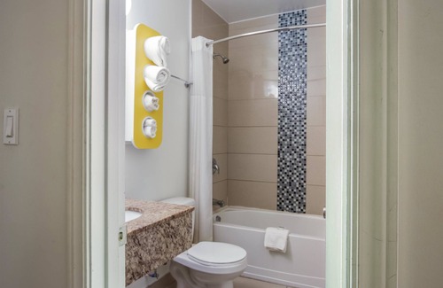 Sudbury Hotel | Motel 6 Sudbury, ON