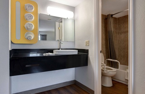 Sulphur Springs Hotel | Motel 6 Sulphur Springs, TX