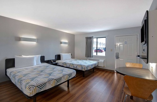Sulphur Springs Hotel | Motel 6 Sulphur Springs, TX