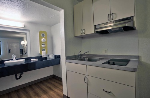 Tallahassee Hotel | Motel 6 Tallahassee, FL - Downtown