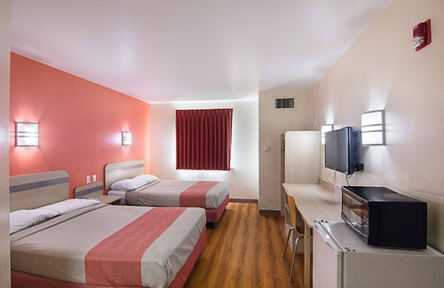 Terrell Hotel | Motel 6 Terrell, TX