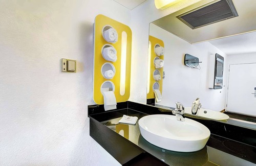 Dupont Hotel | Motel 6 Thornton, CO