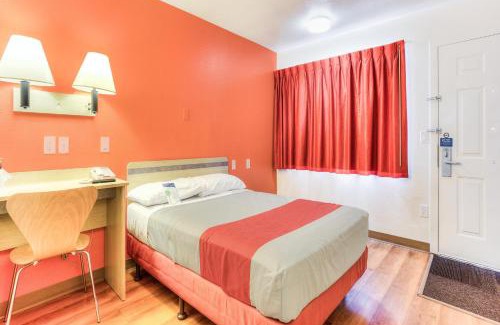 Lake Oswego Hotel | Motel 6-Tigard, OR - Portland South - Lake Oswego