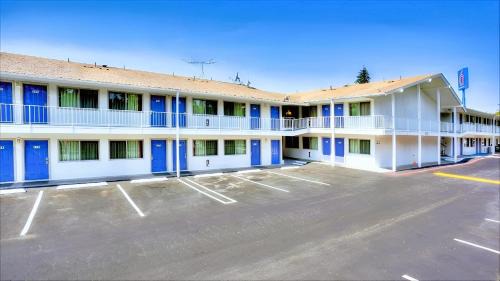 Lake Oswego Hotel | Motel 6-Tigard, OR - Portland South - Lake Oswego