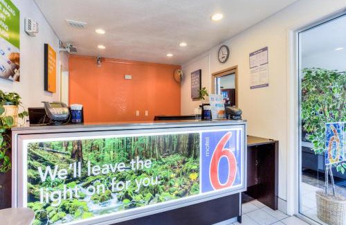Lake Oswego Hotel | Motel 6-Tigard, OR - Portland South - Lake Oswego