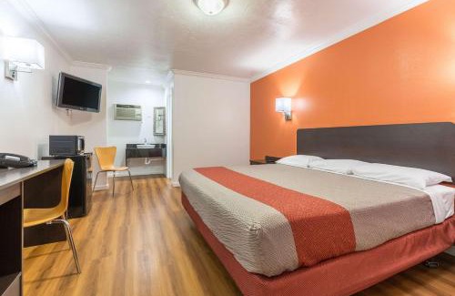 Tremonton Hotel | Motel 6 Tremonton, Utah
