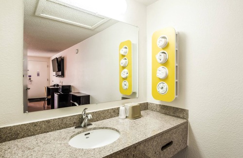 Troutville Hotel | Motel 6 Troutville, VA