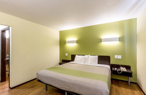 Troy Hotel | Motel 6 Troy, IL