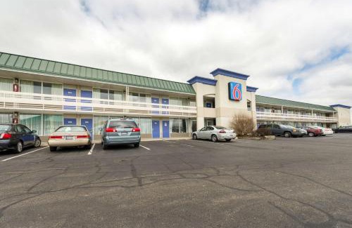 Troy Hotel | Motel 6-Troy, OH