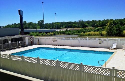 Troy Hotel | Motel 6-Troy, OH