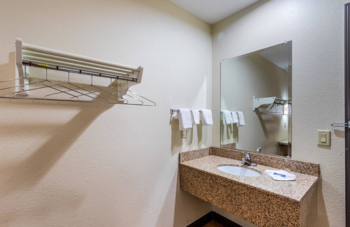 Urbana Hotel | Motel 6 Urbana, IL