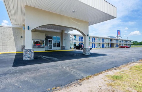 Van Buren Hotel | Motel 6-Van Buren, AR I- 40