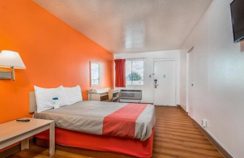 Van Horn Hotel | Motel 6-Van Horn, TX