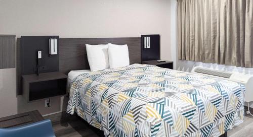 Victoria Hotel | Motel 6-Victoria, TX