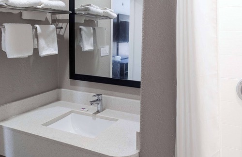 Victoria Hotel | Motel 6 Victoria, TX