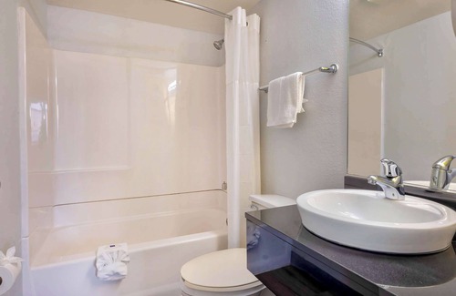 Villa Park Hotel | Motel 6 Villa Park, IL - Chicago West