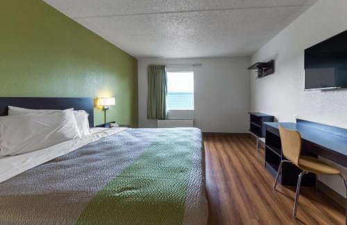 Warminster Hotel | Motel 6-Warminster, PA